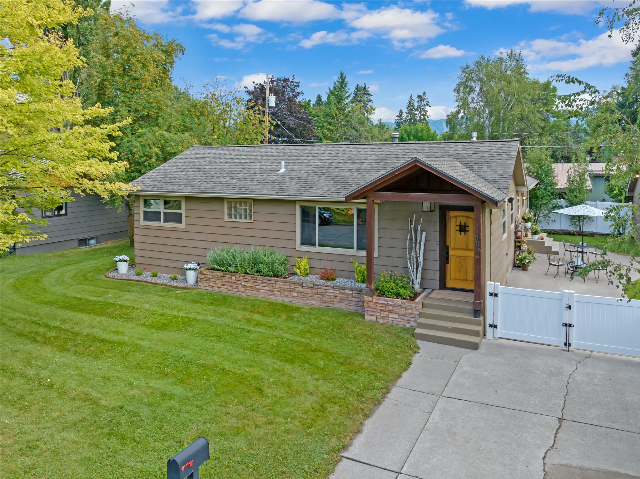 Property Photo: 908 10th Street MT 59937