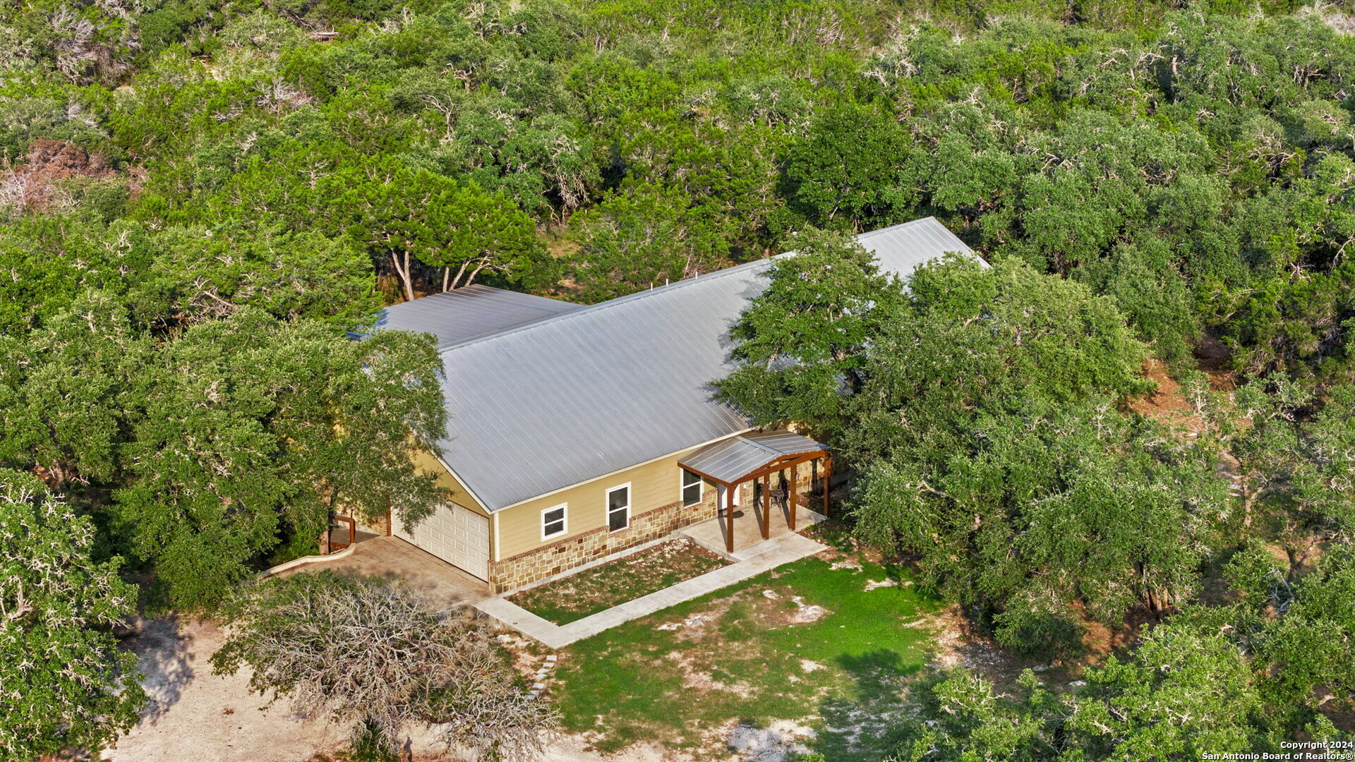 Property Photo: 200 Creekwood Ct TX 78070