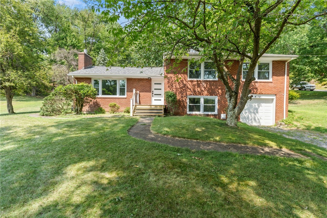 Property Photo:  4030 Circle Dr  PA 15101 