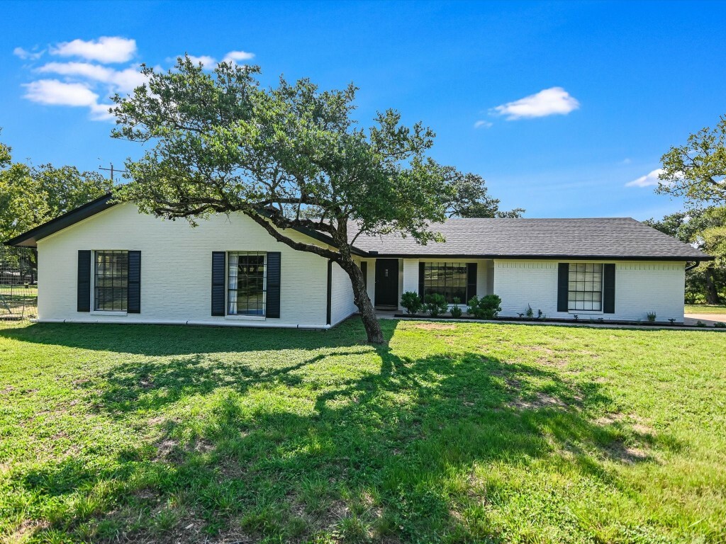 Property Photo:  128 Serenada Drive  TX 78628 