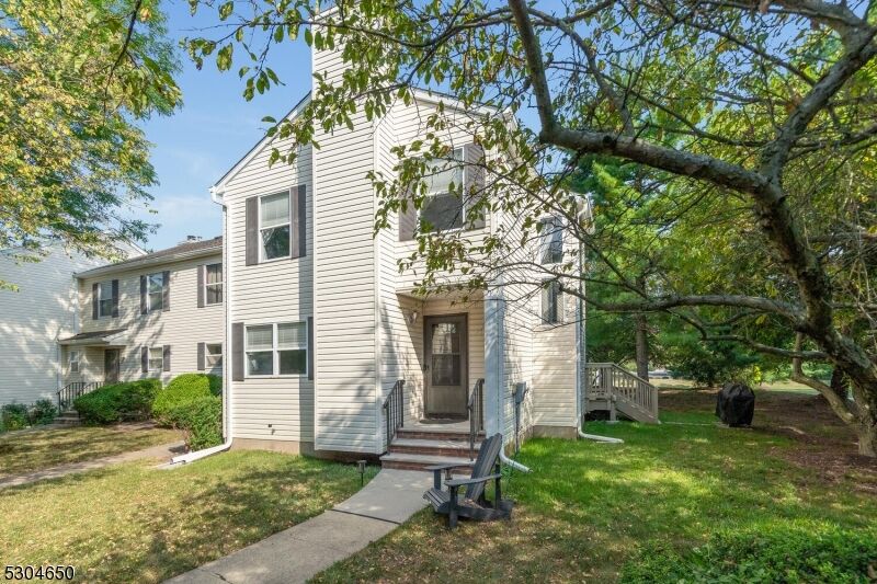 Property Photo:  6 Hope Ct  NJ 08822