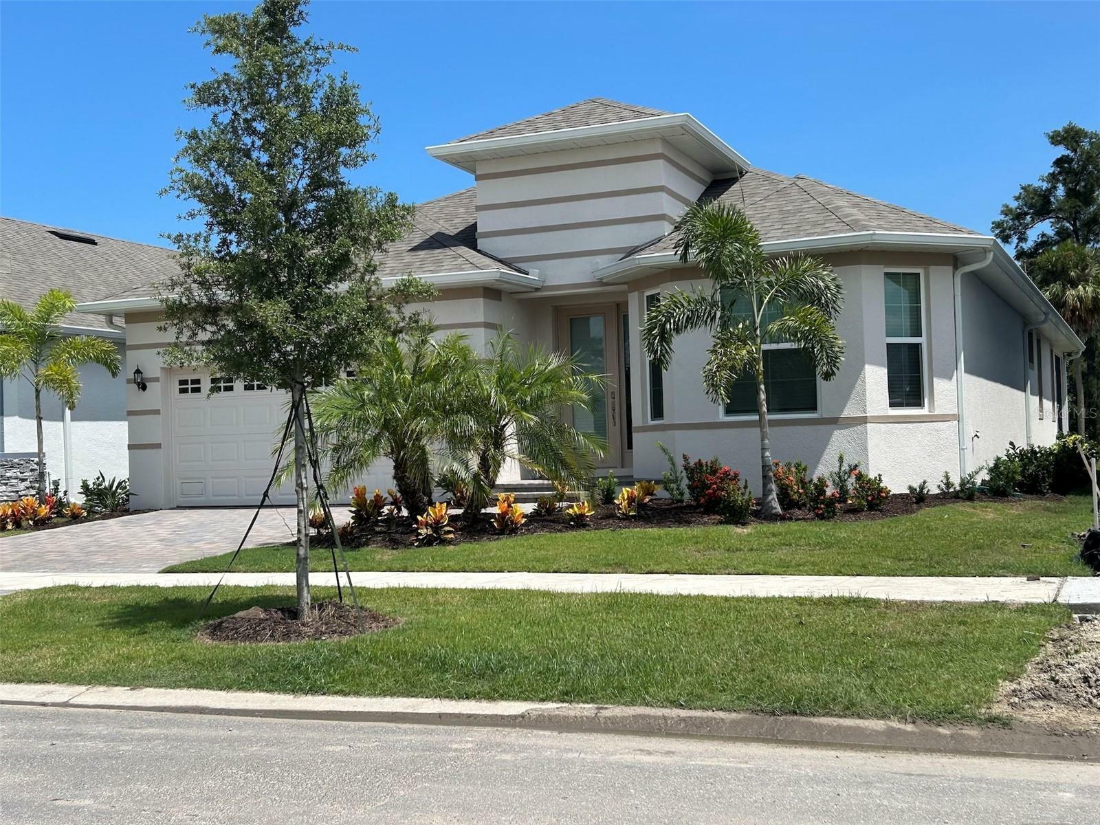 Property Photo:  1007 Signet Drive  FL 33572 