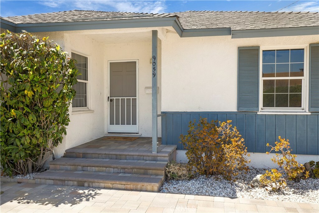 Property Photo:  9059 Vena Avenue  CA 91331 