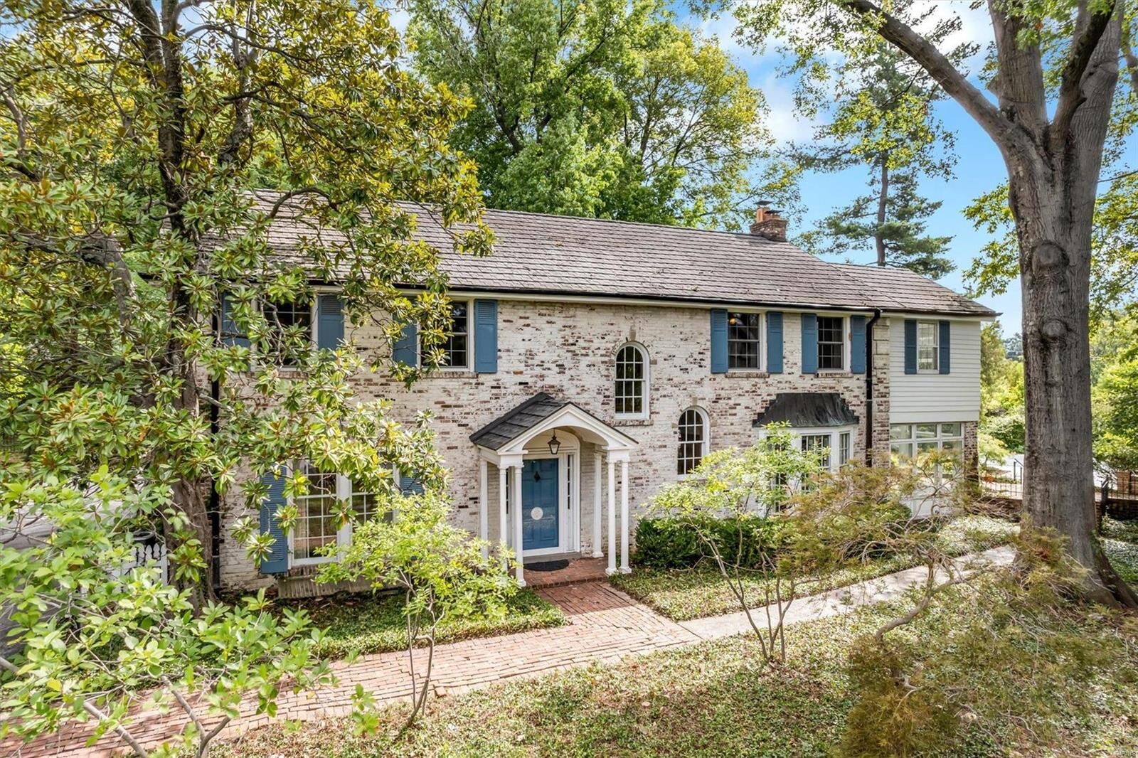 Property Photo: 19 Oakleigh Lane MO 63124