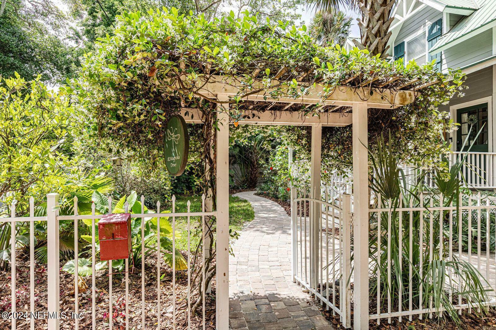 Property Photo:  82 Magnolia Drive  FL 32080 