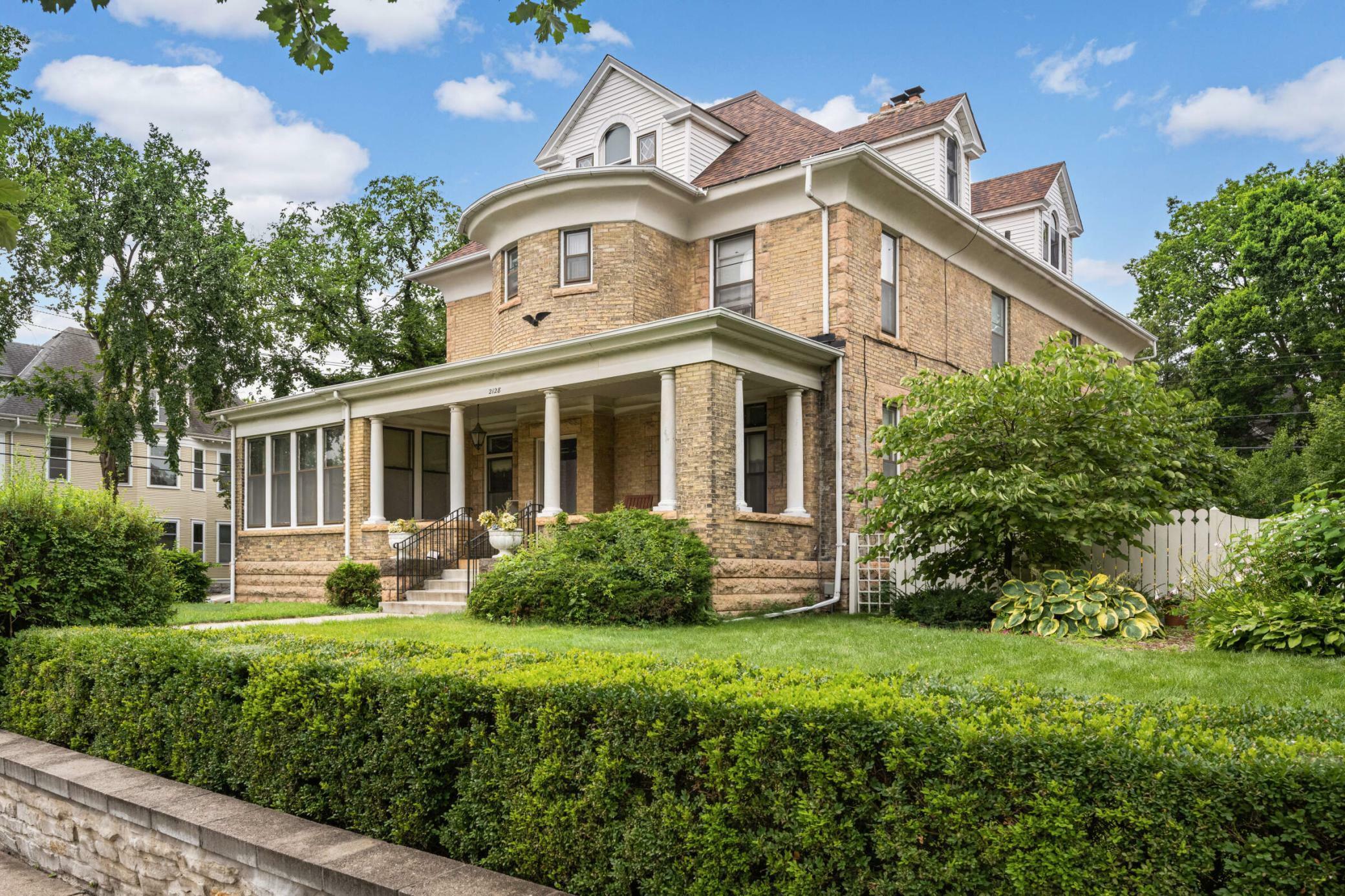 Property Photo:  2128 Girard Avenue S  MN 55405 