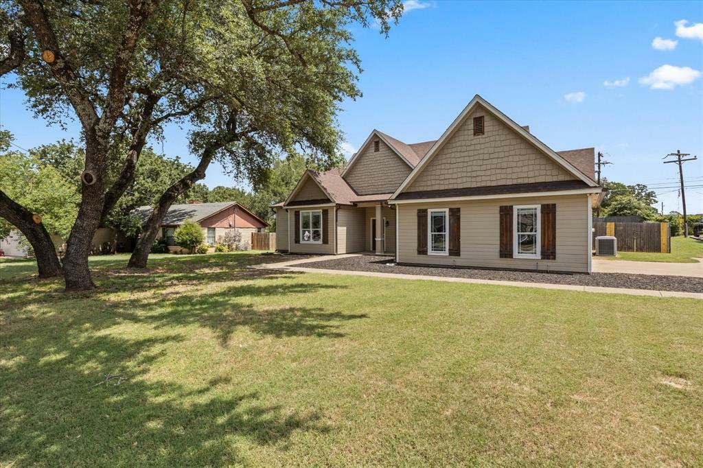 Property Photo:  5211 Apache Court  TX 76049 