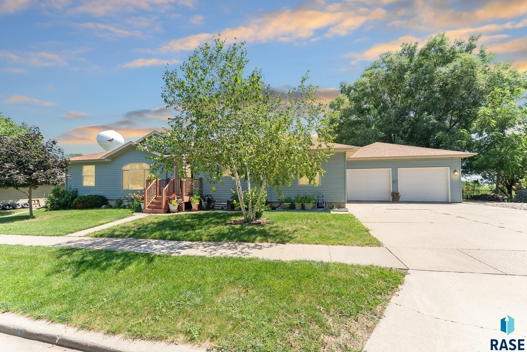 Property Photo:  406 N Cherry St  SD 57039 