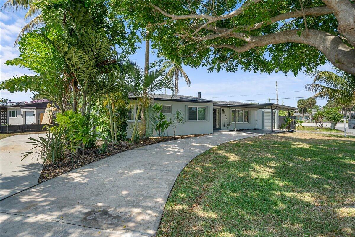 Property Photo:  175 Melaleuca Drive  FL 32937 