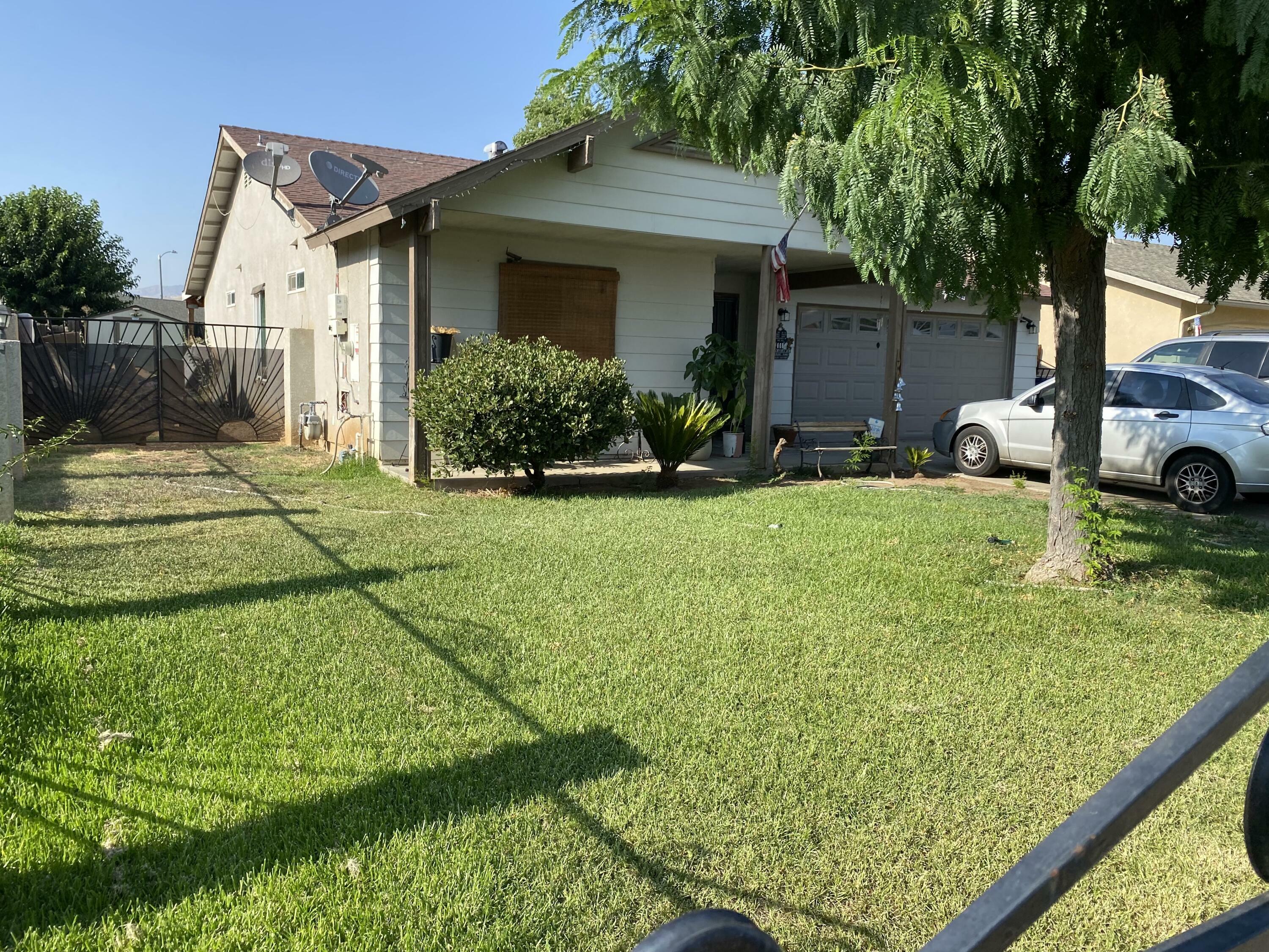 Property Photo:  668 E Lakeview Avenue  CA 93286 