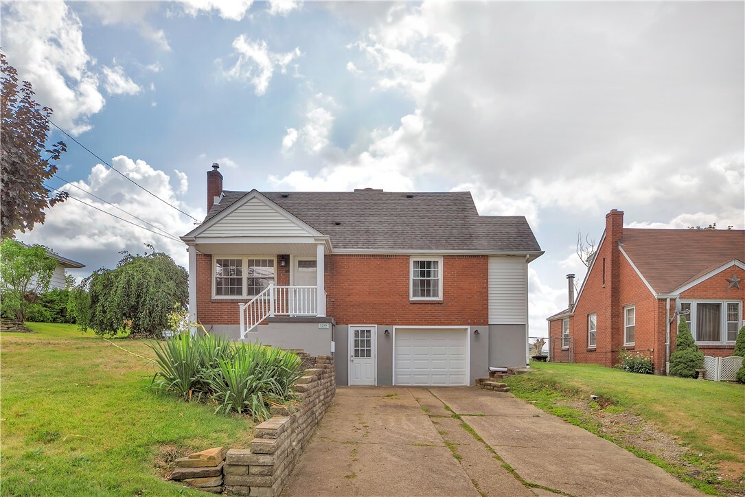 Property Photo:  1299 Morris Street  PA 15642 