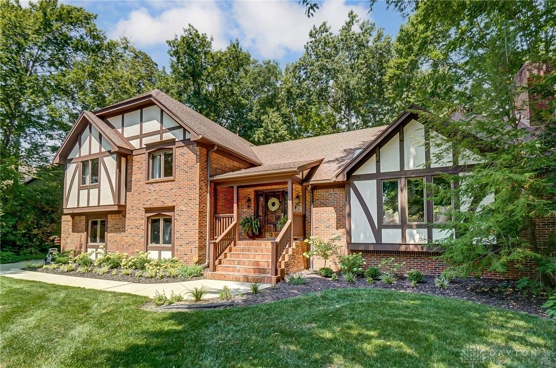 Property Photo: 1211 Walnut Valley Lane OH 45458