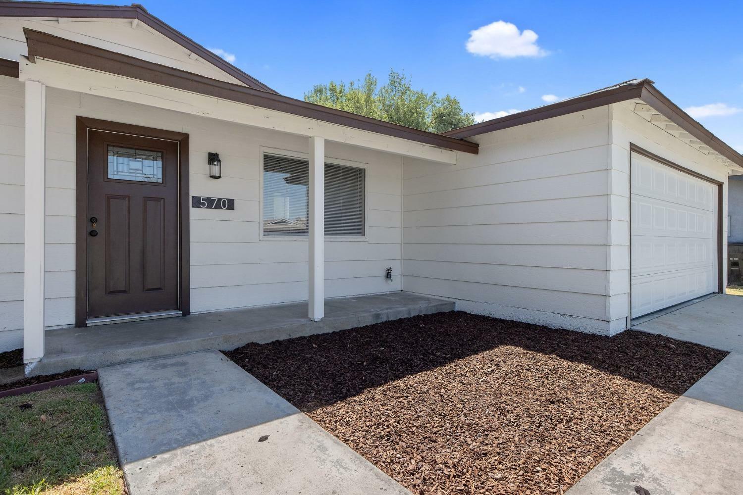 Property Photo:  570 N Gary Street  CA 93257 