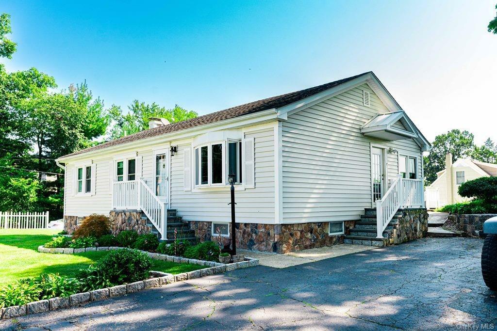 Property Photo:  407 Haviland Drive  NY 12563 