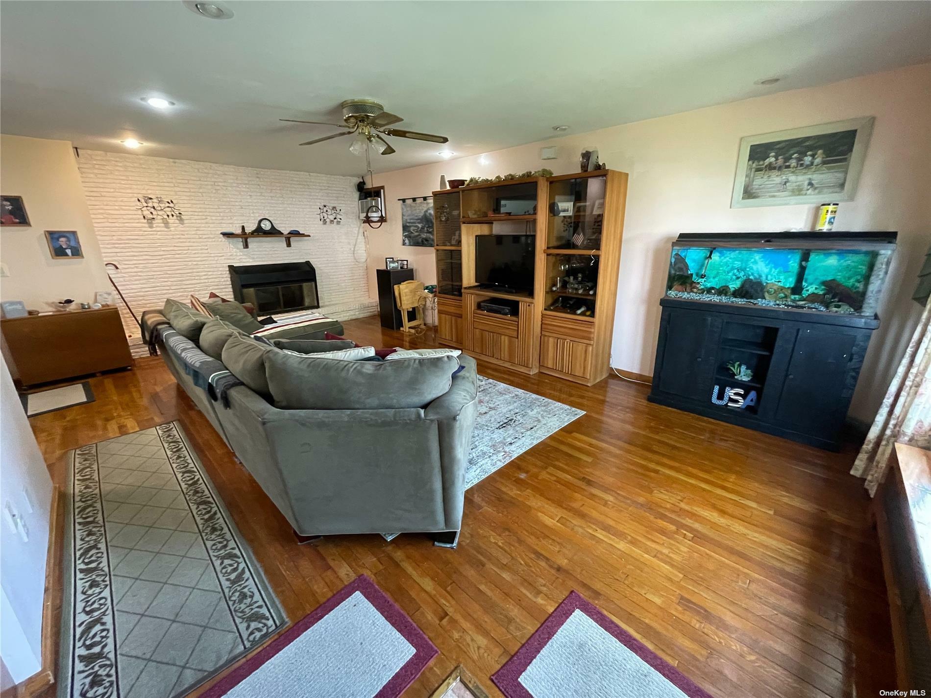 Property Photo:  475 N Putnam Avenue  NY 11757 