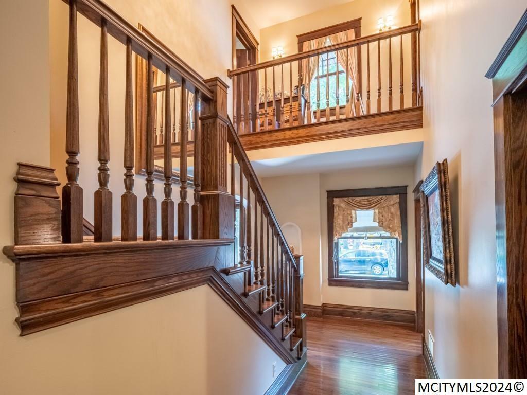 Property Photo: 125 N Crescent Dr IA 50401