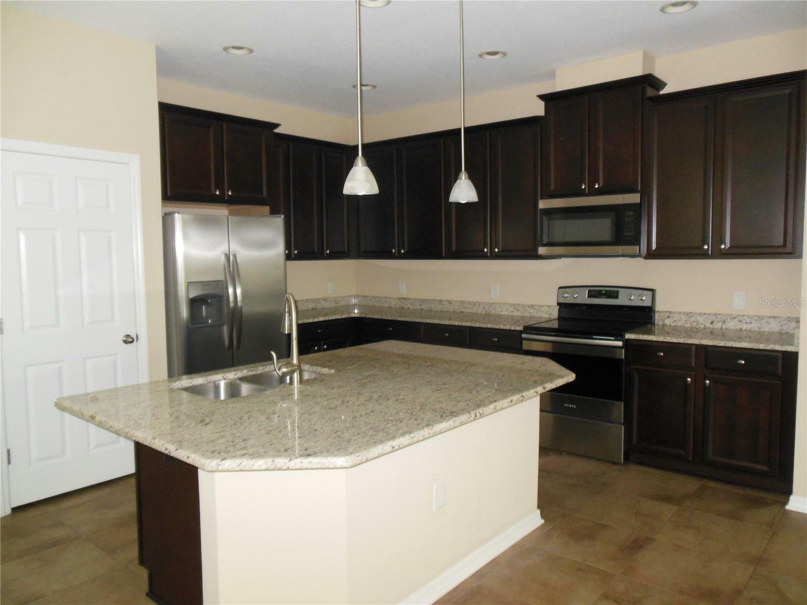 Property Photo:  11515 Scarlet Ibis Place  FL 33569 