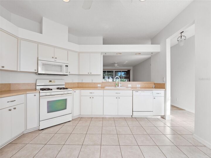 Property Photo: 20505 Queen Alexandra Drive FL 34748