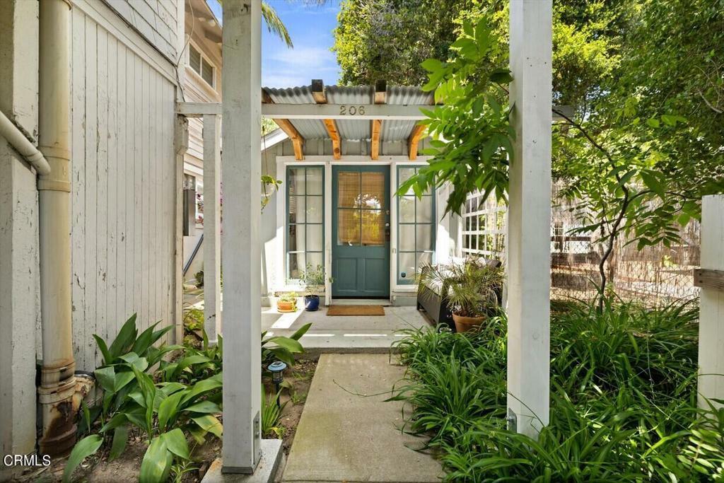 Property Photo: 208 W Arrellaga CA 93101
