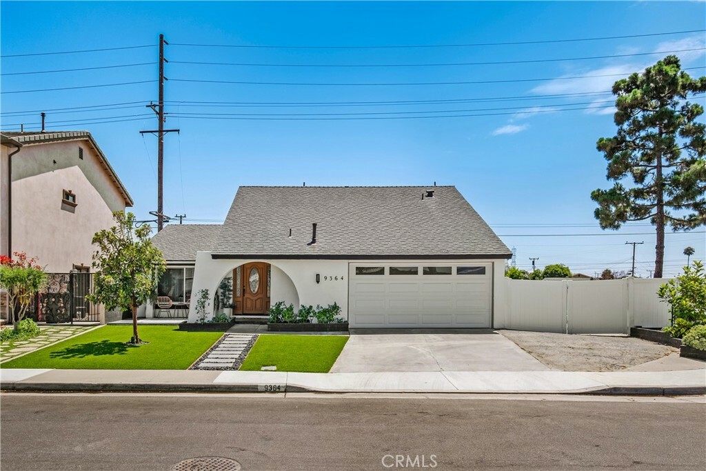 Property Photo:  9364 Warbler Avenue  CA 92708 