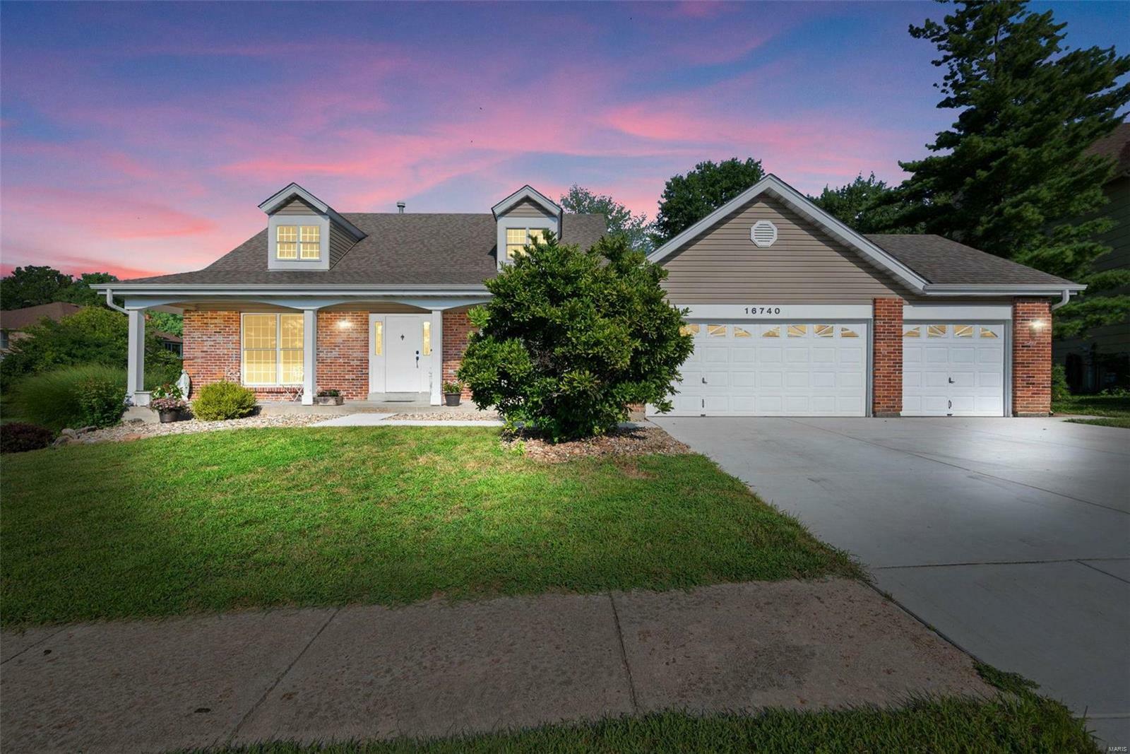 Property Photo: 16740 Stanford Place Drive MO 63034