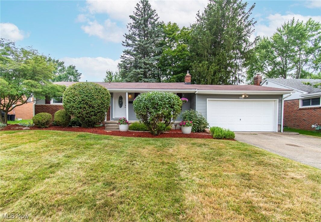 Property Photo: 844 Larkridge Avenue OH 44512