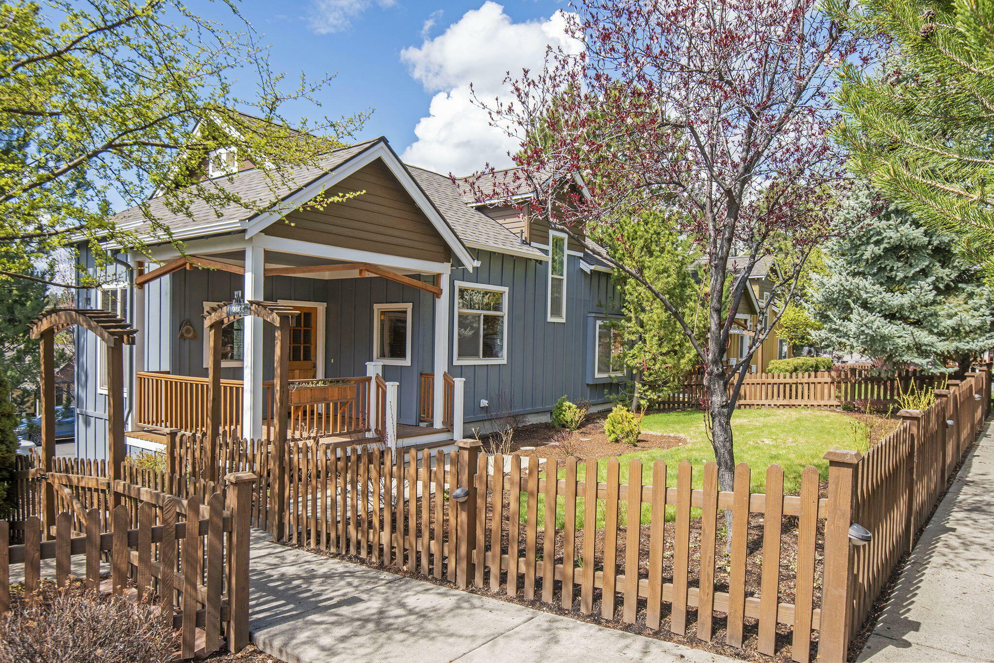 Property Photo:  1940 NW Monterey Pines Drive Unit 15  OR 97703 