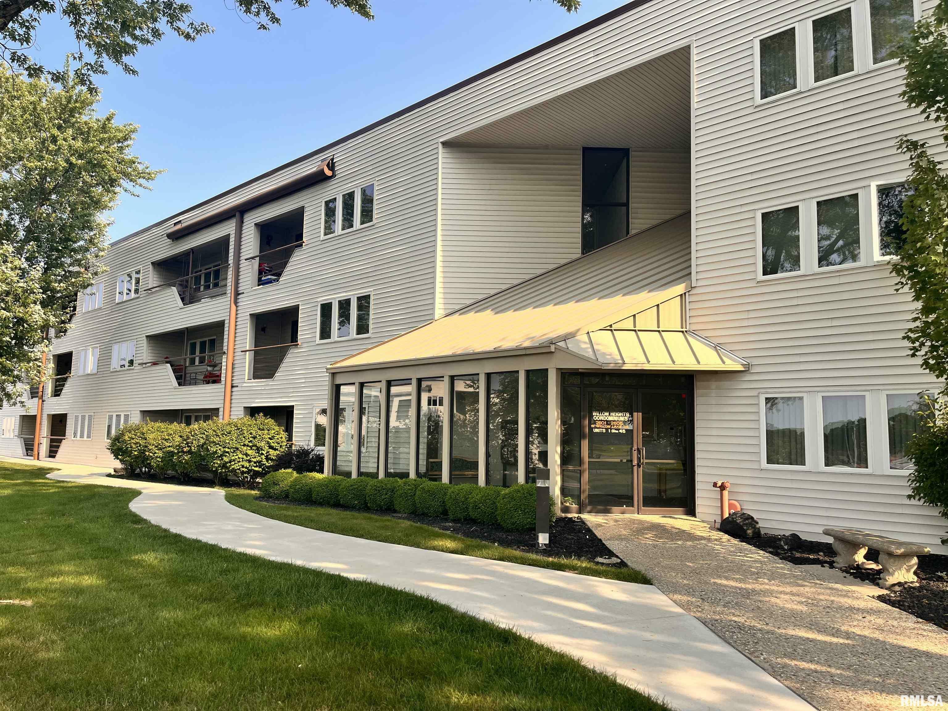 Property Photo: 2601 W Willowlake Drive 35 IL 61614