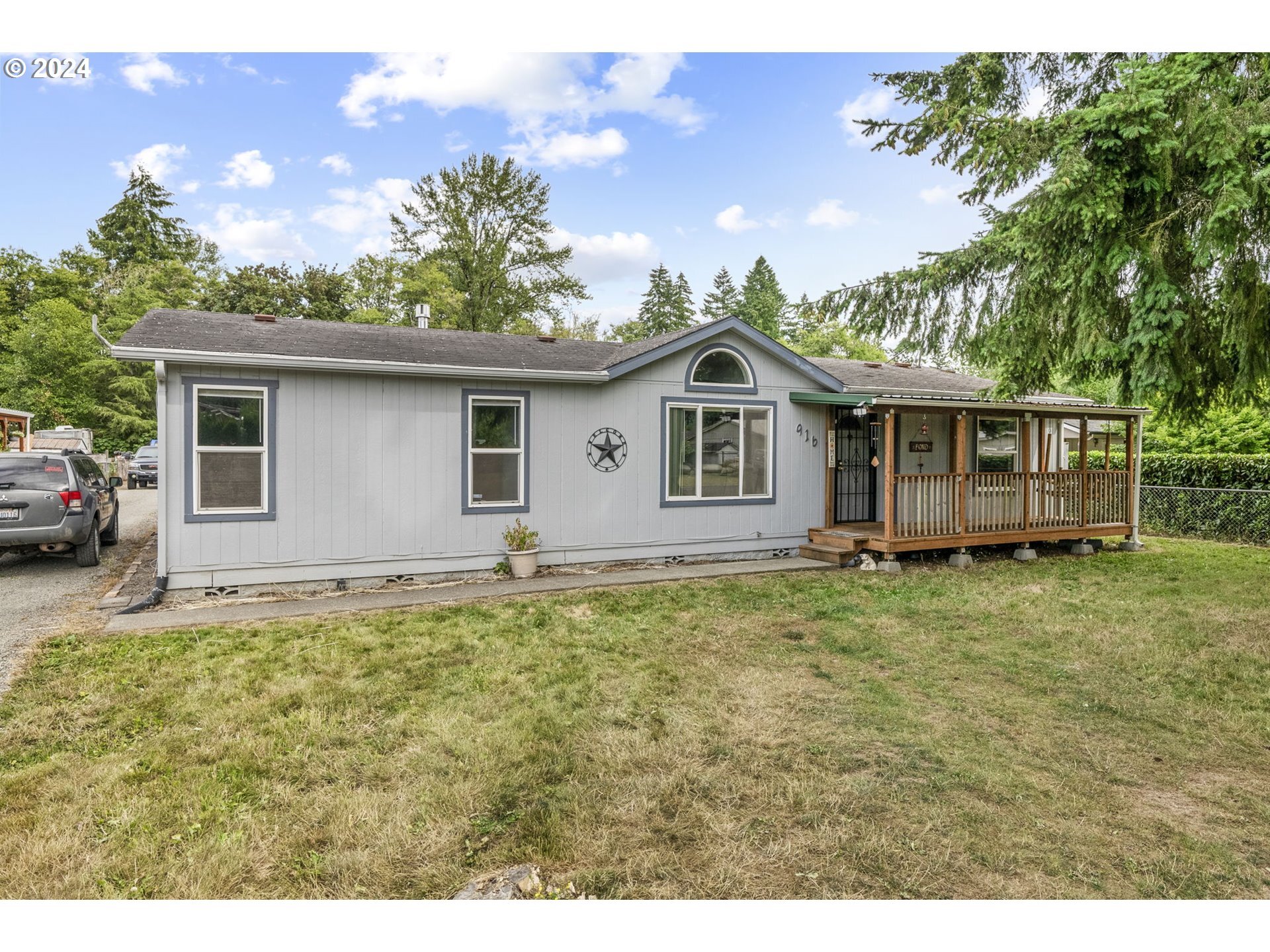 Property Photo: 916 H St WA 98593
