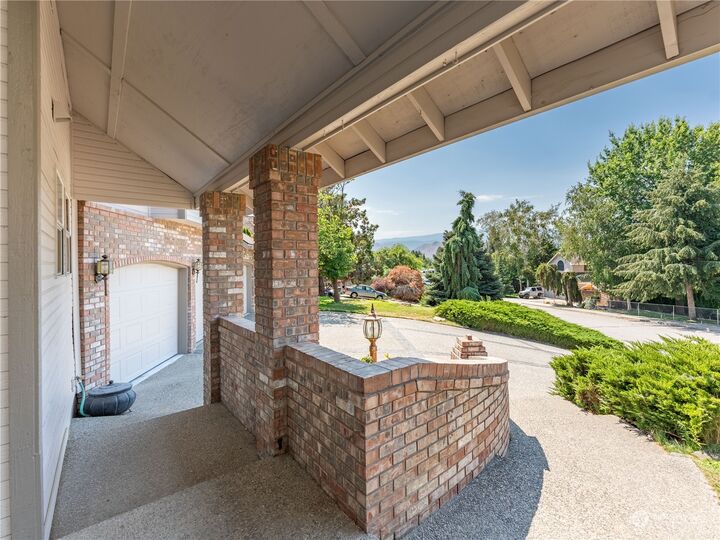 Property Photo:  2055 Autumn Drive  WA 98802 