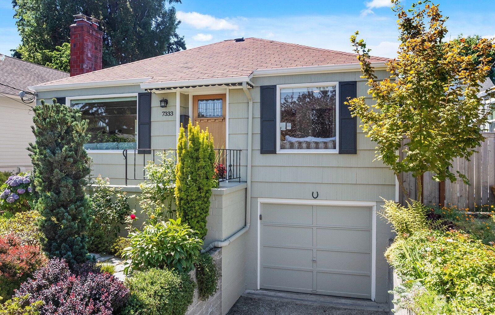 Property Photo: 7333 22nd Avenue NW WA 98117