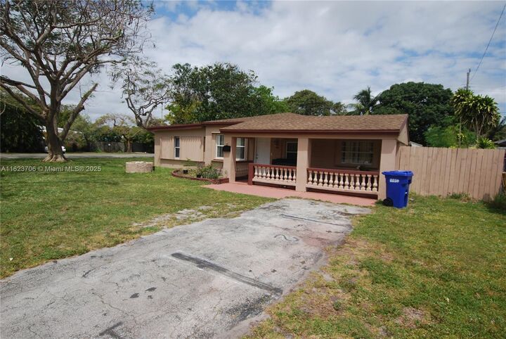 1801 NE 176th St  North Miami Beach FL 33162 photo