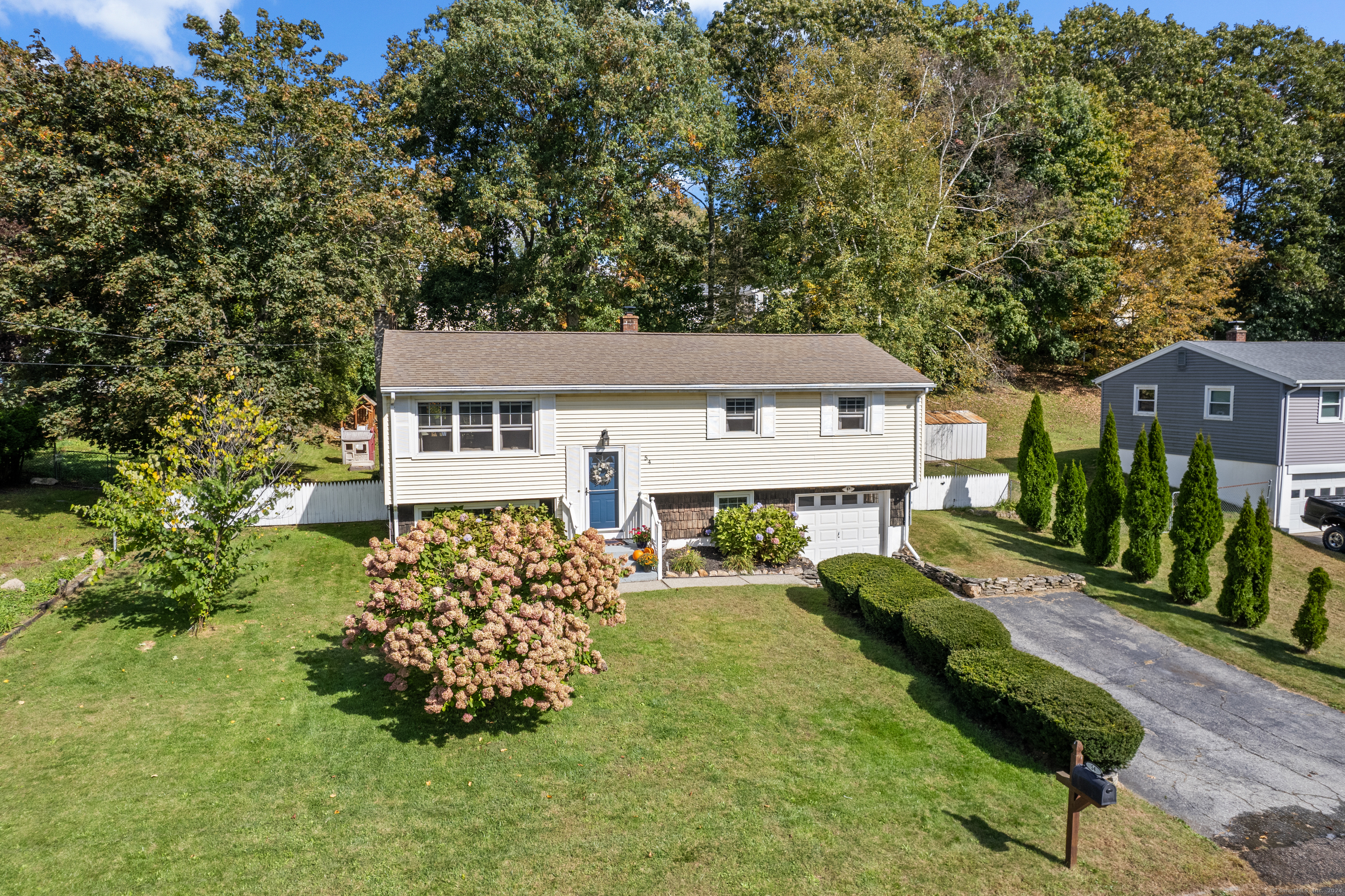 Property Photo:  54 Glendale Road  CT 06370 