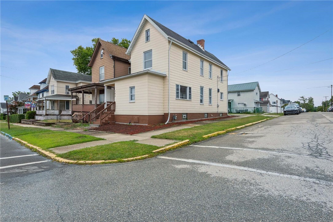 Property Photo:  702 Alexander Ave  PA 15601 