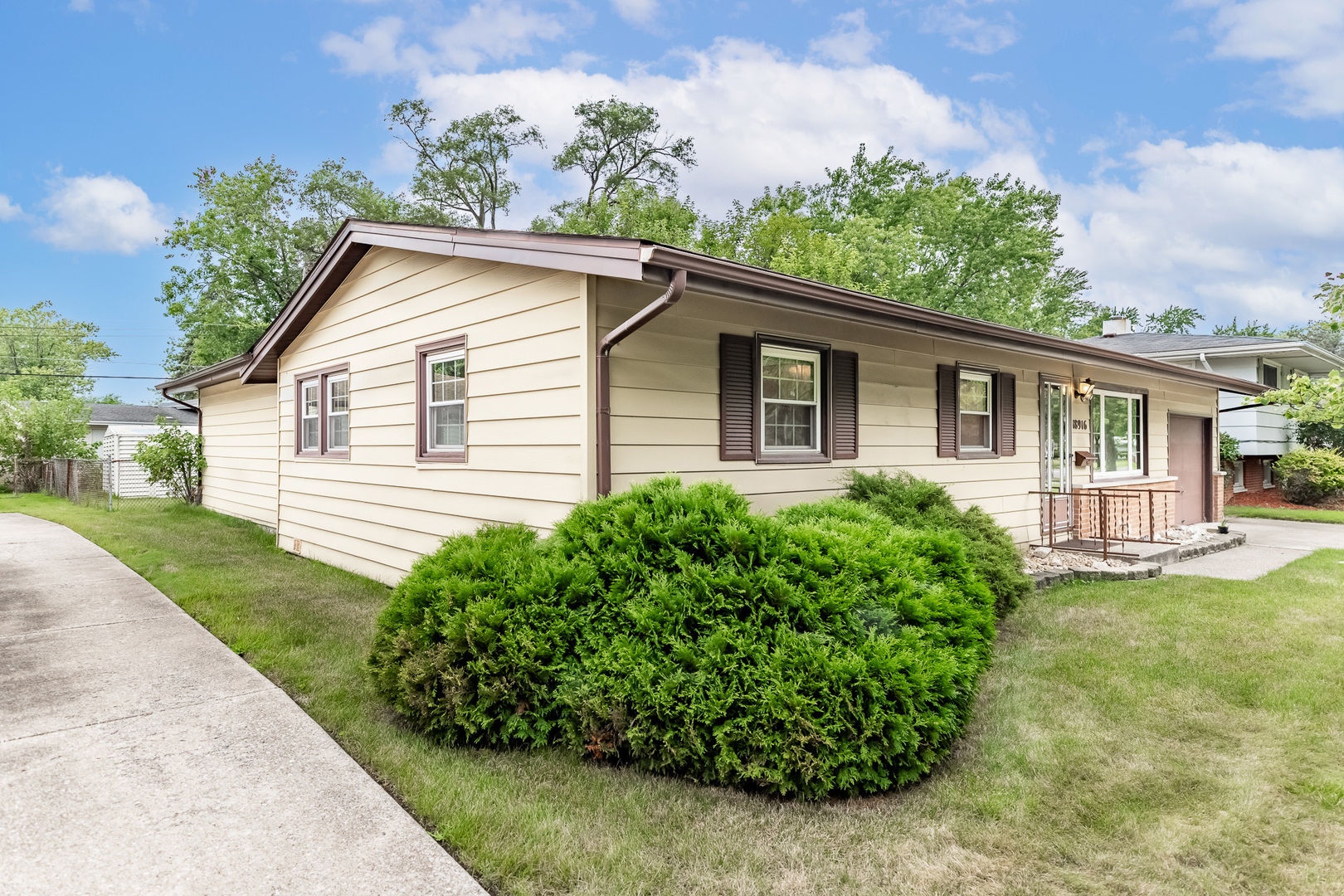 Property Photo:  18916 Greenbay Avenue  IL 60438 