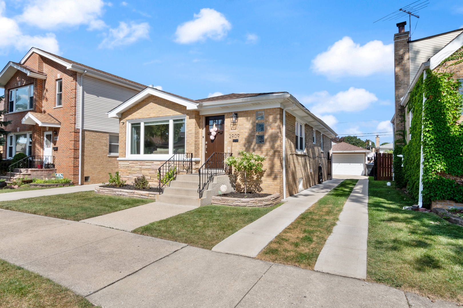 Property Photo:  2909 N Nordica Avenue  IL 60634 