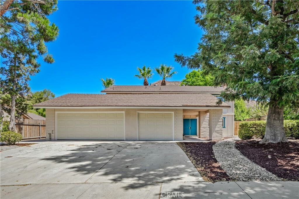 Property Photo:  735 Glenhill Drive  CA 92507 