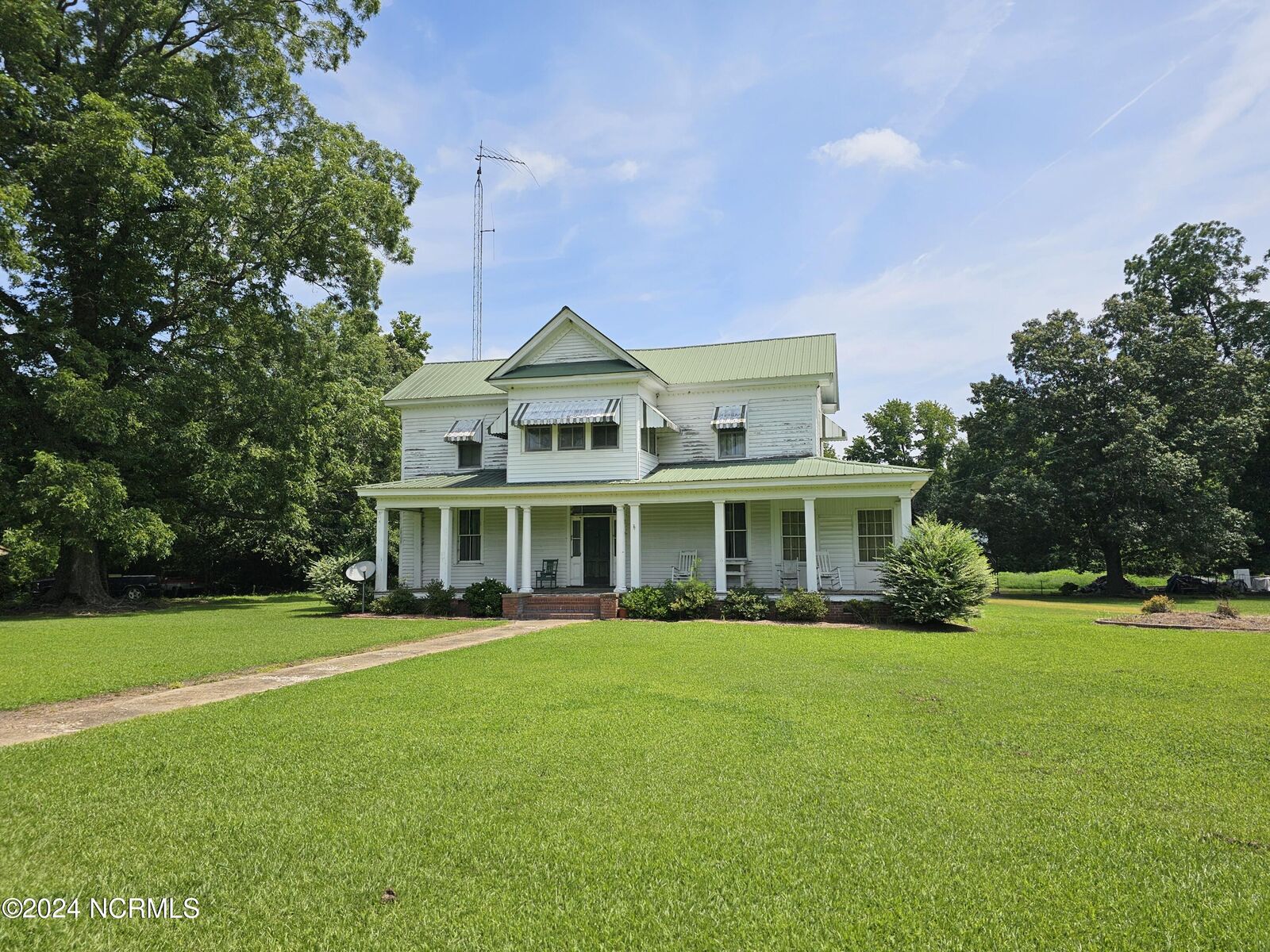 Property Photo: 208 N Main Street NC 27847