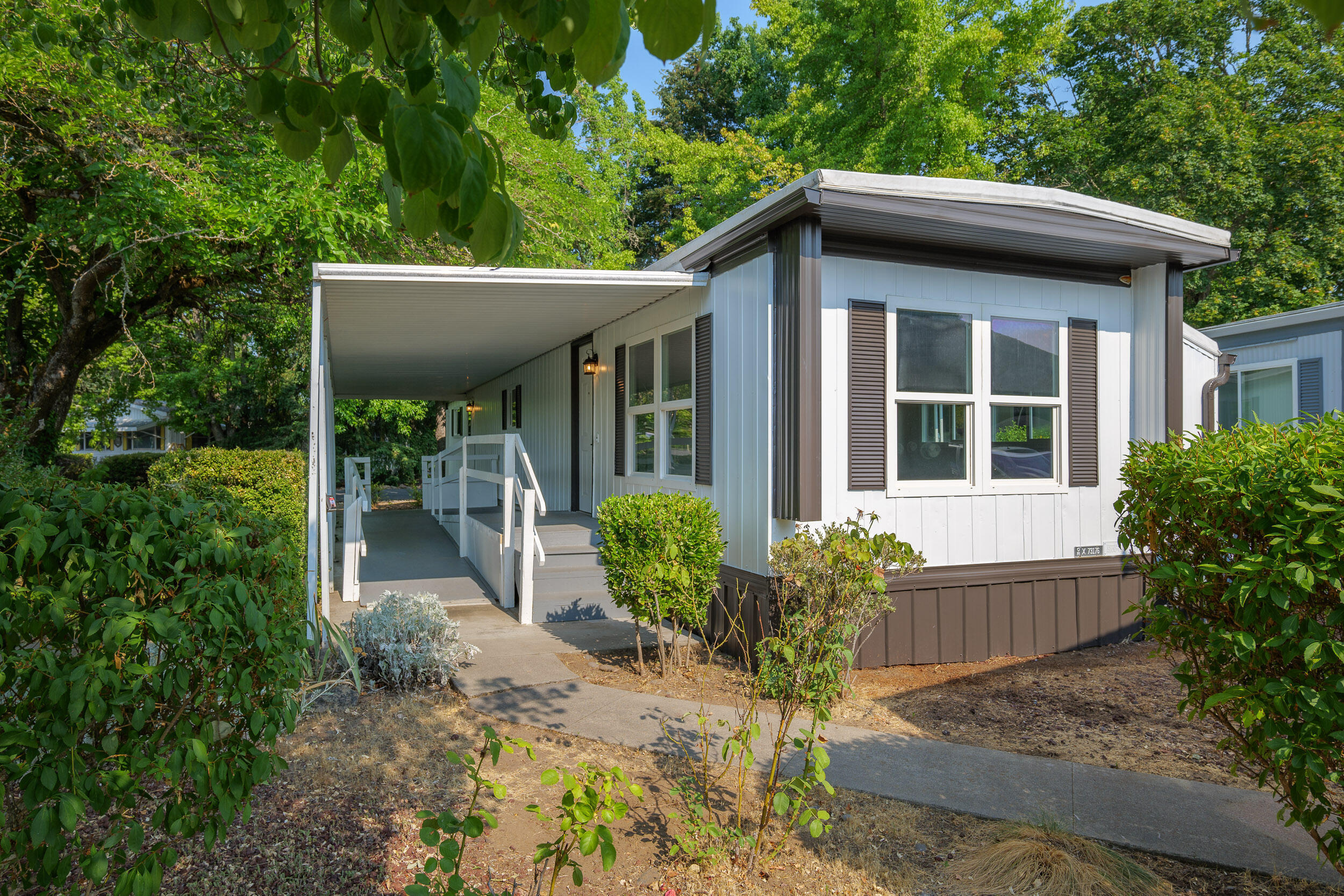Property Photo: 305 Bandy Way OR 97526