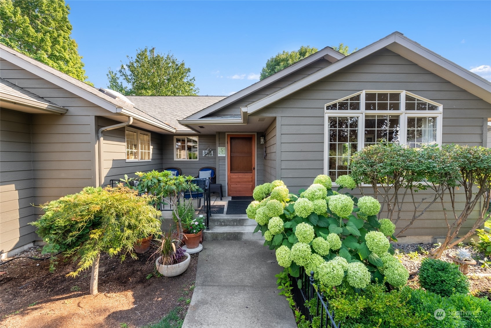 Property Photo:  1213 Southview Drive  WA 99362 