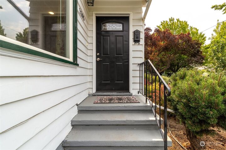 Property Photo:  1205 University Street  WA 99362 