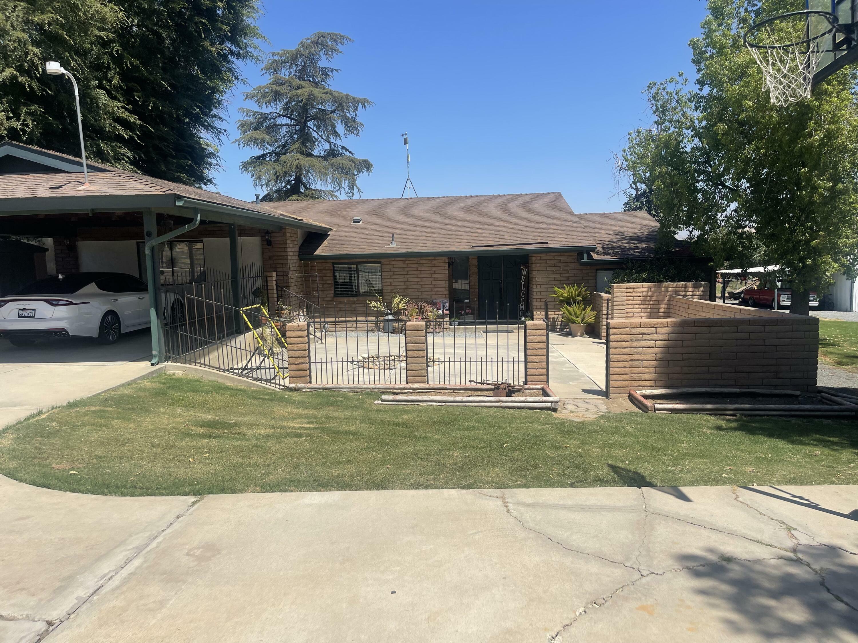 Property Photo:  25464 Avenue 95  CA 93270 