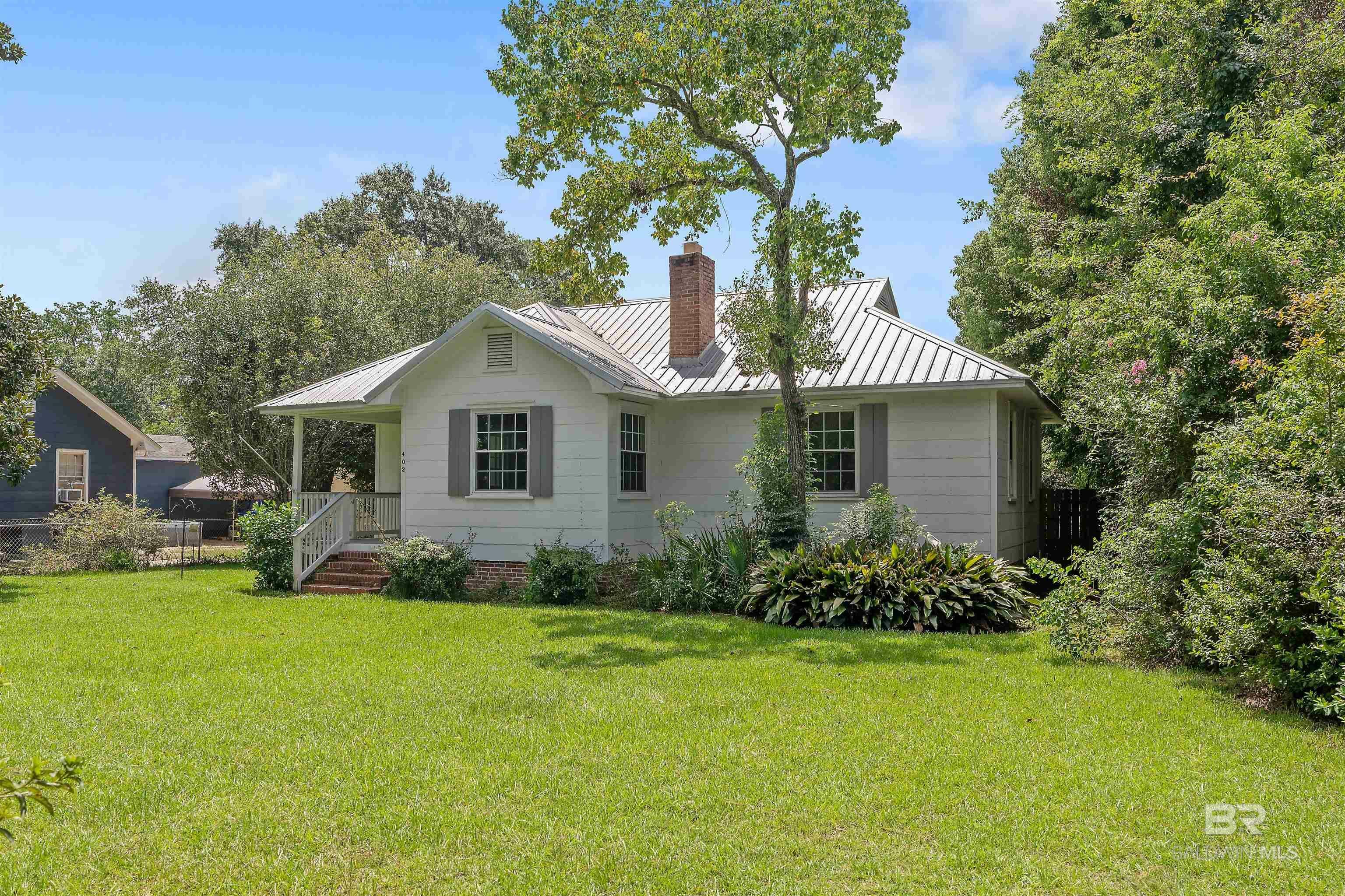 Property Photo:  402 E Orange Avenue  AL 36535 