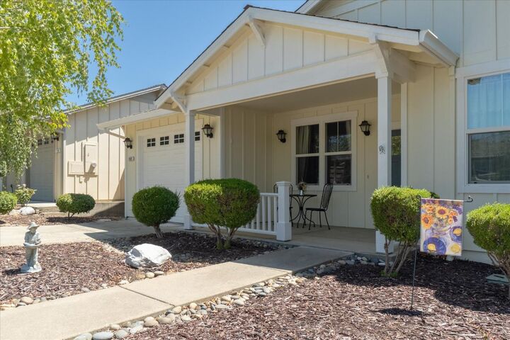 Property Photo: 102 Cottage Circle CA 95247