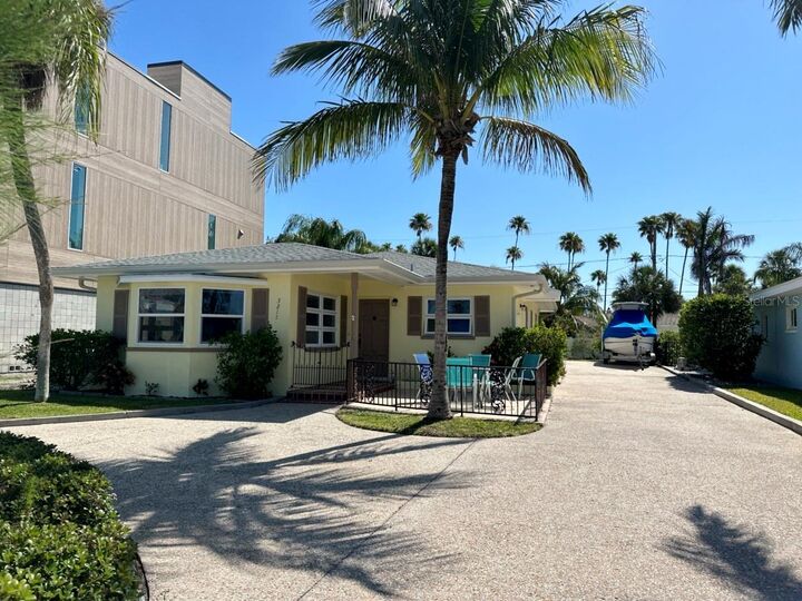 Property Photo: 3211 W Maritana Drive FL 33706