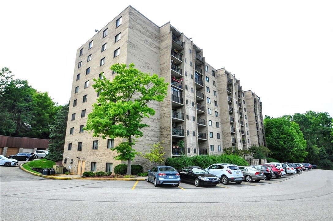 Property Photo:  1400 Smokey Wood Dr 102  PA 15218 