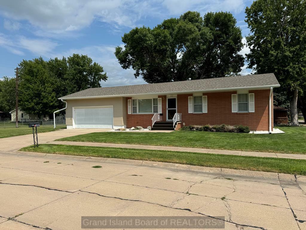 Property Photo: 806 N 5th Ave NE 68901