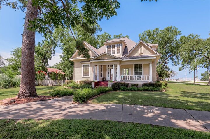 Property Photo: 378 W 4th Street TX 75845