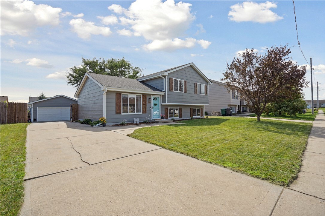 Property Photo:  301 NE Trent Avenue  IA 50073 