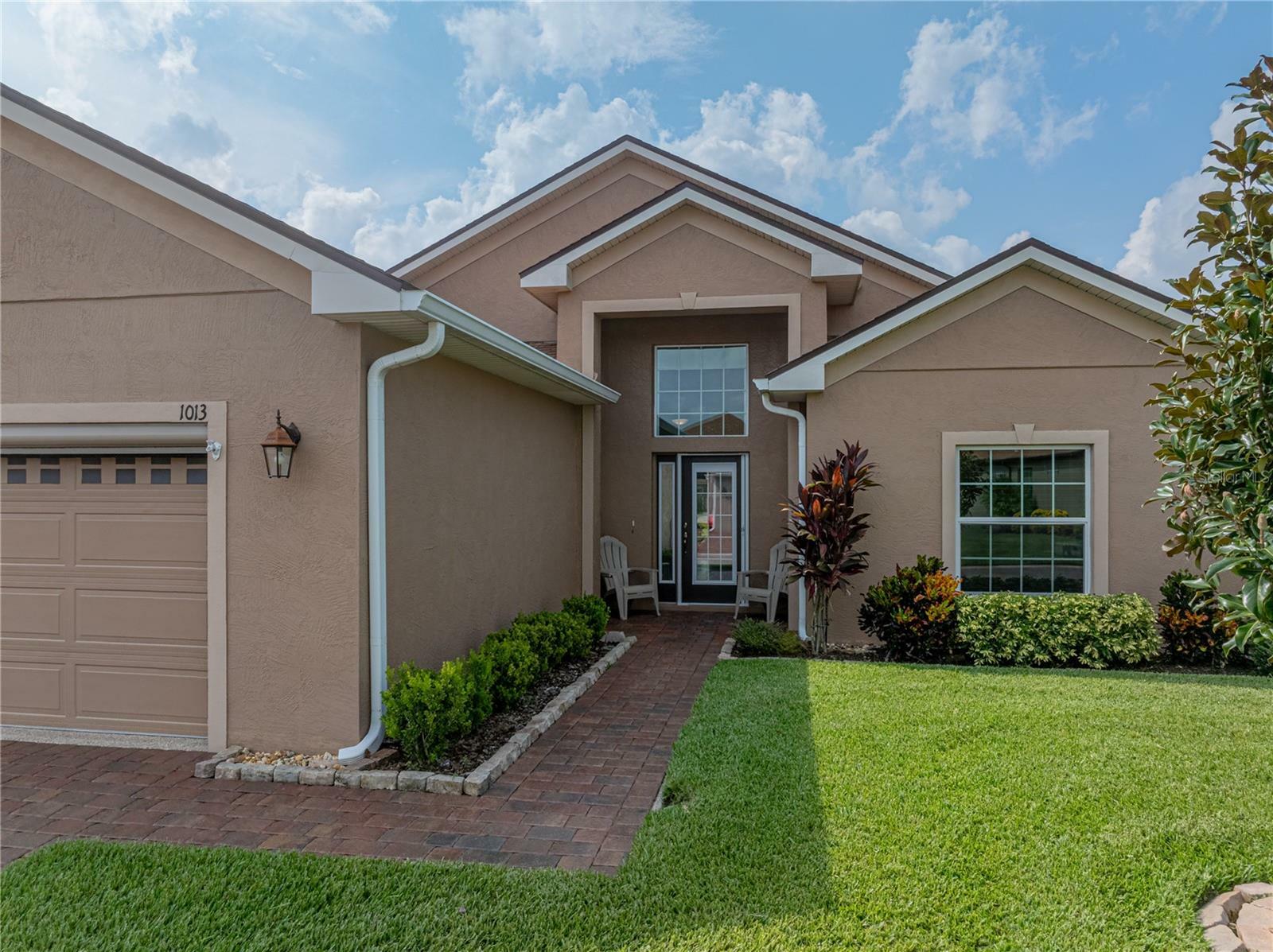 Property Photo:  1013 Sawgrass Drive  FL 33884 